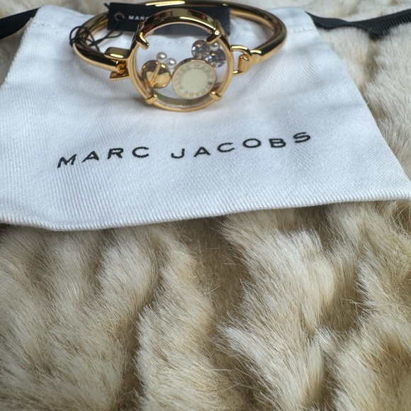 Marc Jacobs Gold and Cream Floating Charm Bracelet NWT, with MJ Dustbag. - Picture 9 of 9